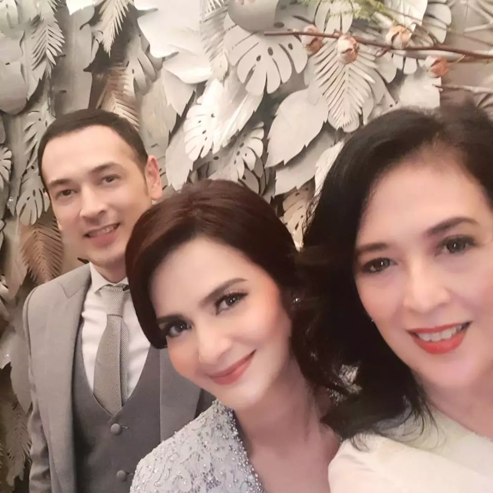 momen pernikahan cut tari  © 2019 brilio.net momen pernikahan cut tari  © 2019 brilio.net