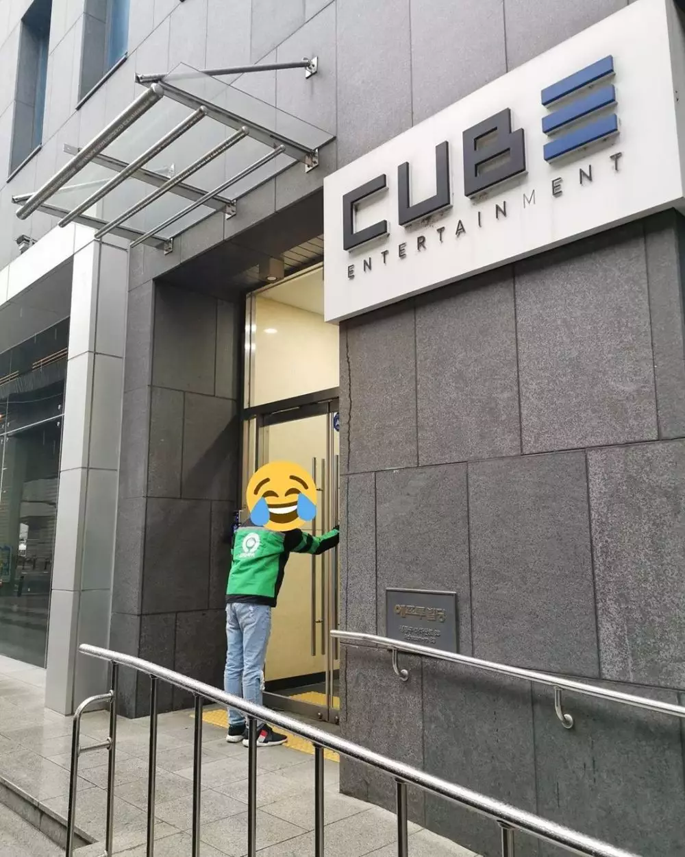 driver ojek cari penumpang kejauhan © berbagai sumber