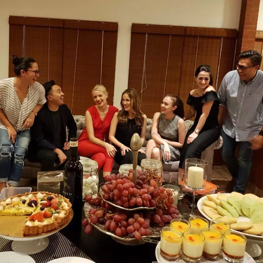 istri daniel bareng seleb lain  Instagram 