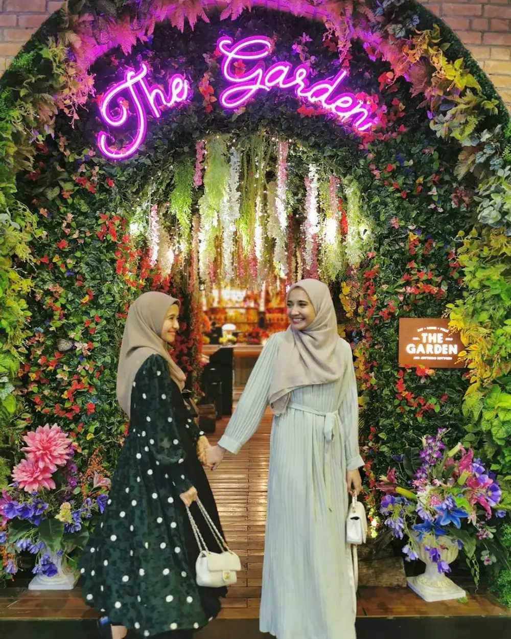 Zaskia dan Bella  Instagram  Zaskia dan Bella  Instagram