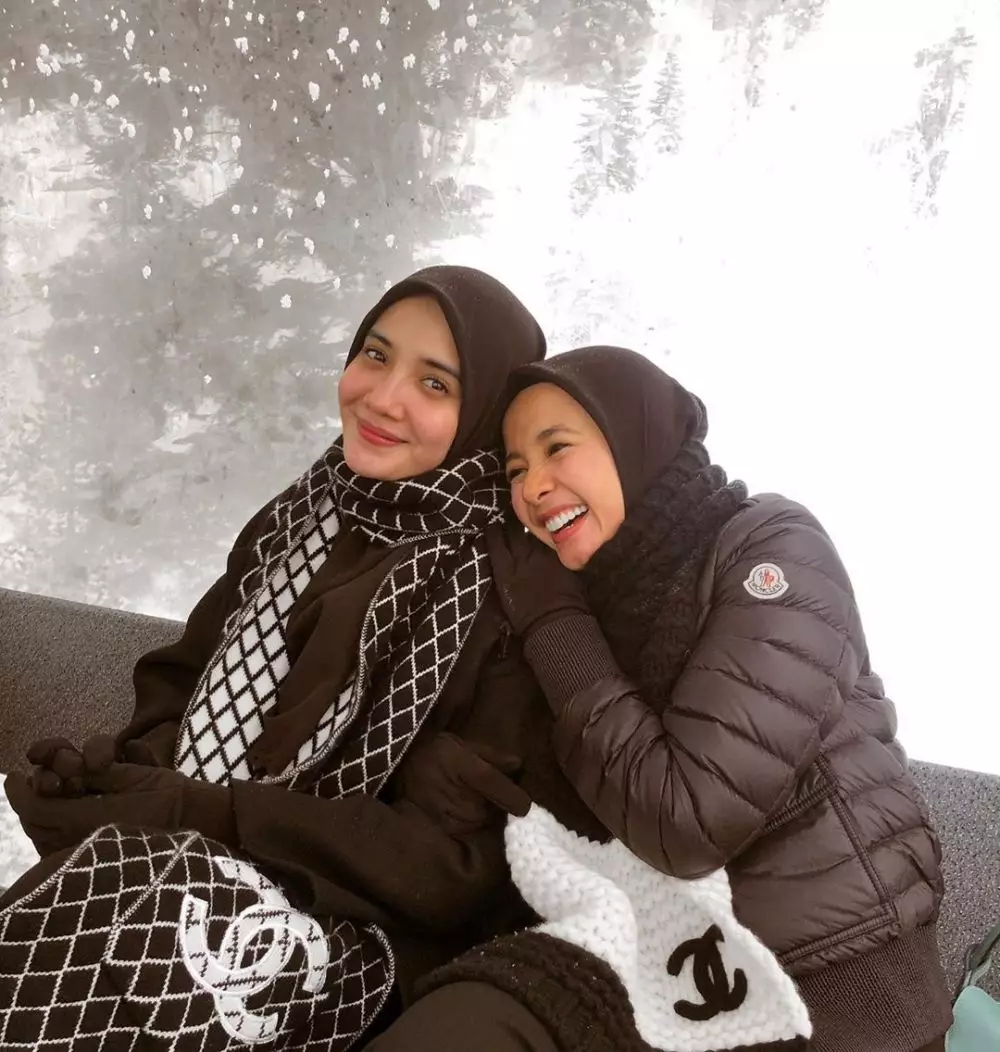 Zaskia dan Bella  Instagram  Zaskia dan Bella  Instagram