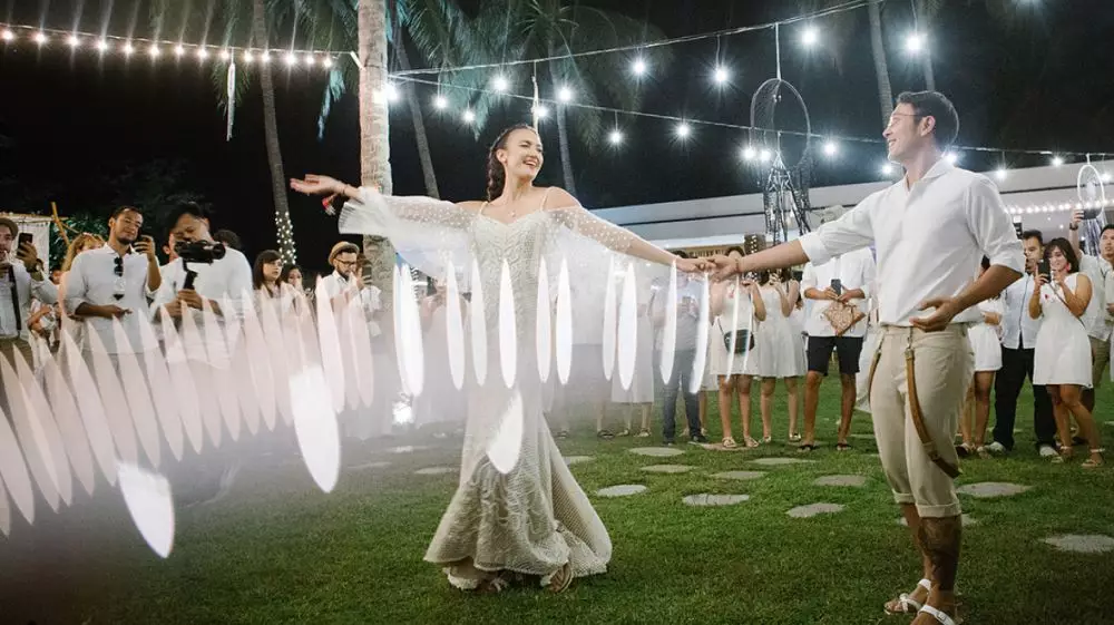 gaun pernikahan seleb outdoor  Instagram 