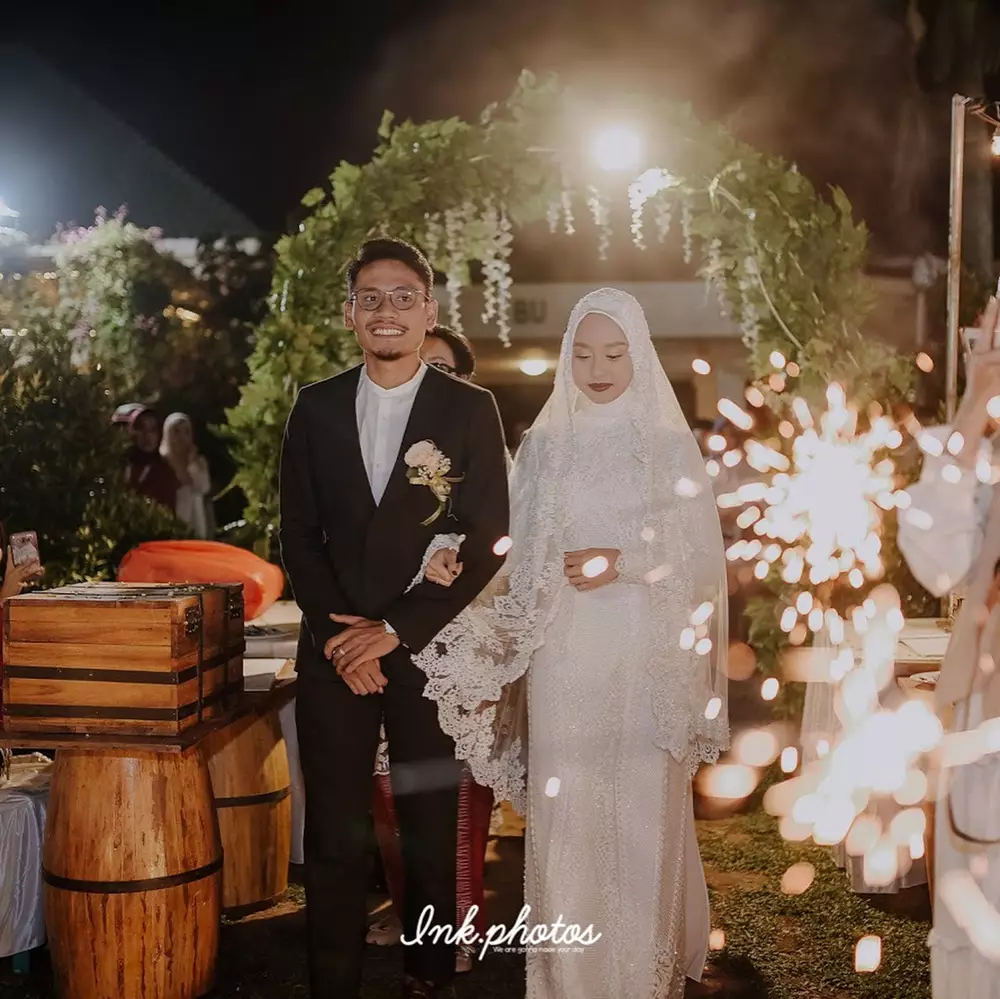 gaun pernikahan seleb outdoor  Instagram 