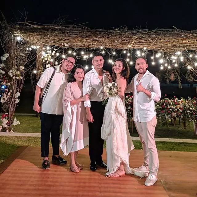 gaun pernikahan seleb outdoor  Instagram 