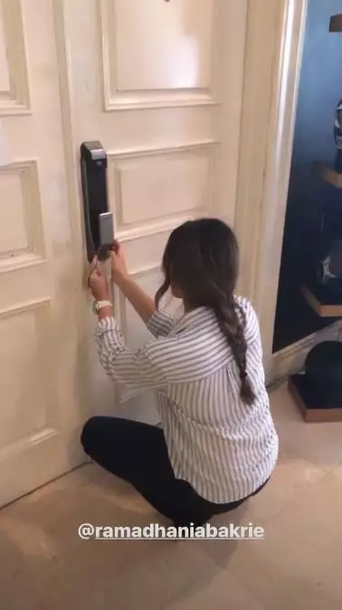Nia Ramadhani nggak bisa buka kamar, ini aksi lucu sang anak Instagram 