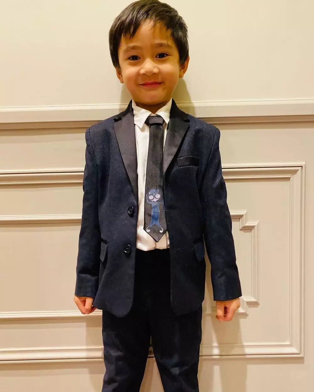 Potret balita anak seleb pakai jas Instagram Potret balita anak seleb pakai jas Instagram