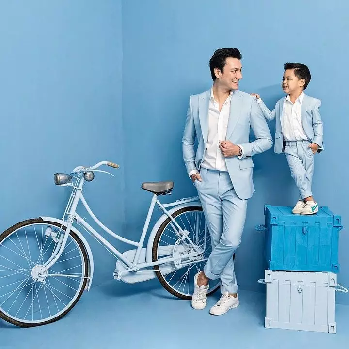 Potret balita anak seleb pakai jas Instagram Potret balita anak seleb pakai jas Instagram