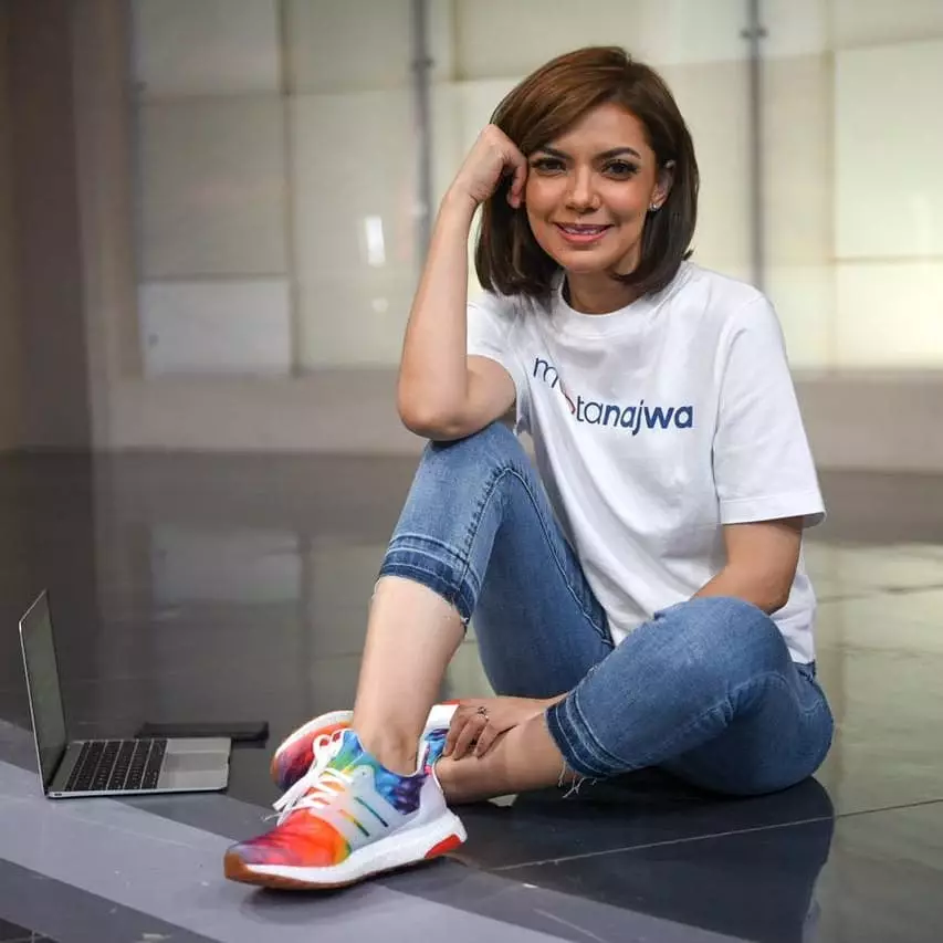 Inspirasi gaya kasual pakai sneaker Instagram/@najwashihab