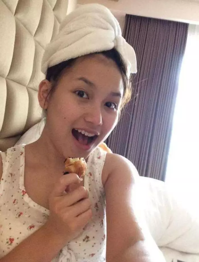 8 Potret muka bantal Ayu Ting Ting Instagram  8 Potret muka bantal Ayu Ting Ting Instagram