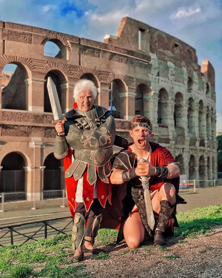 kostum nenek-cucu © 2019 brilio.net