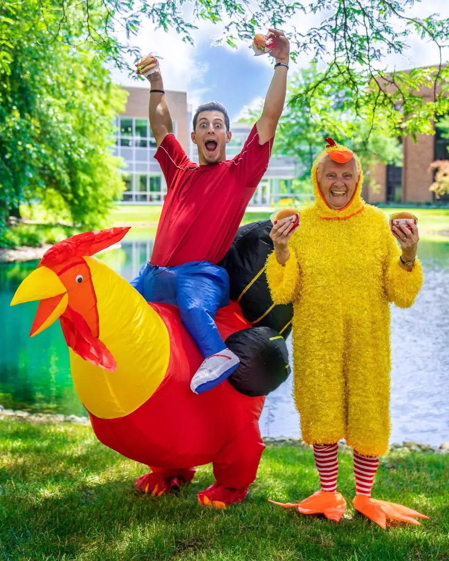 kostum nenek-cucu © 2019 brilio.net