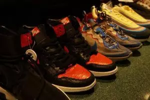 5 Tips padu padan dengan chunky sneakers bikin tampilan kece