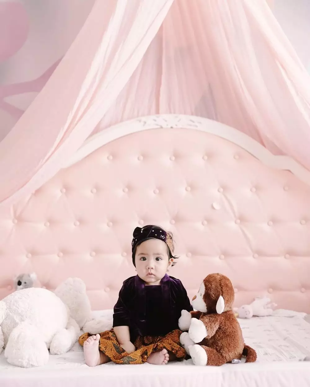 5 Potret kamar Sheena Gabriella anak Momo Geisha, serba pink © 2019 brilio.net