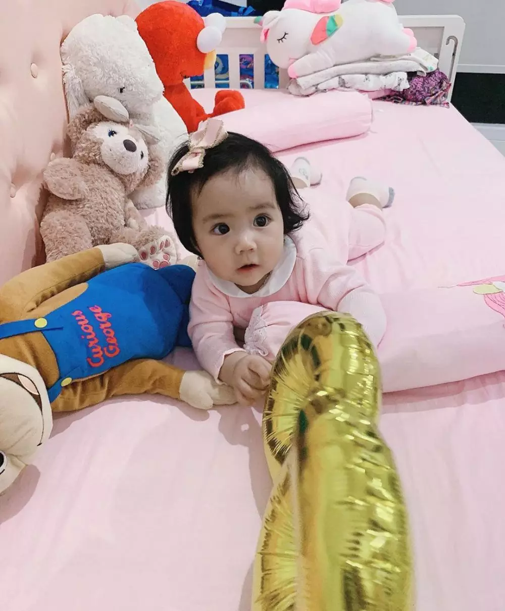 5 Potret kamar Sheena Gabriella anak Momo Geisha, serba pink © 2019 brilio.net