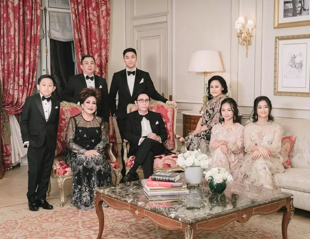 Ultah Otis di Paris  Instagram 