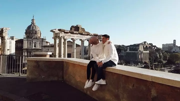 Rezky dan ciki baju couple  Instagram & YouTube  Rezky dan ciki baju couple  Instagram & YouTube
