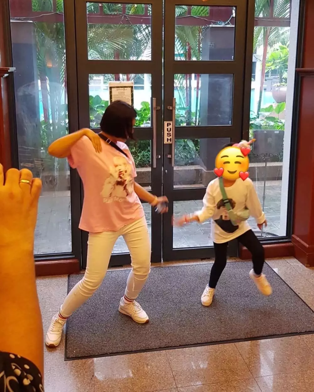 kejutan ultah anak denada © 2019 brilio.net kejutan ultah anak denada © 2019 brilio.net