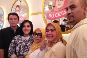 Syahrini buka bisnis rumah makan untuk sang bunda