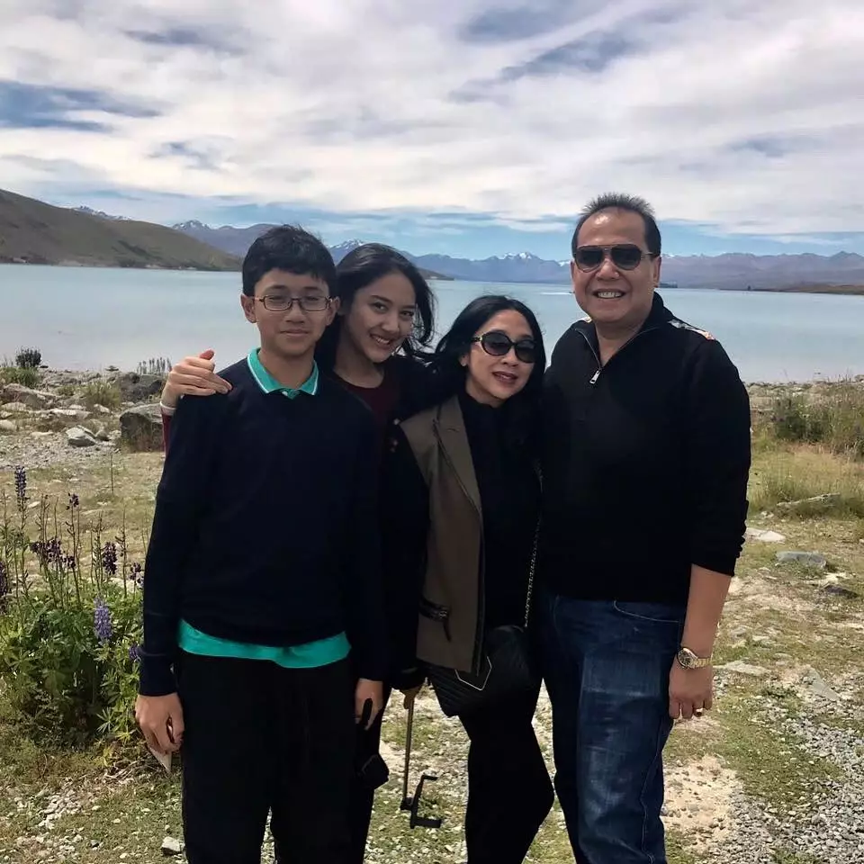 6 Potret kebersamaan Putri dan adiknya © 2019 brilio.net