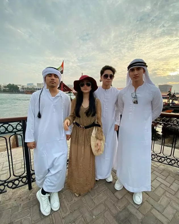 Verrel Bramasta Febby Rastanty liburan di Dubai © 2019 instagram.com