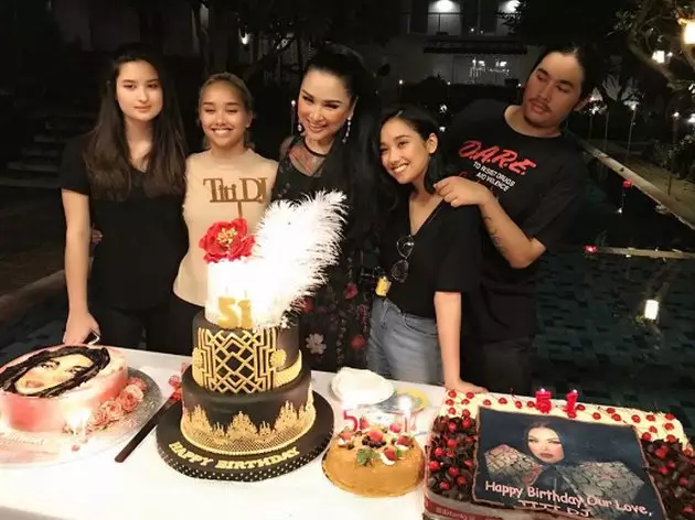 pesta ultah seleb 50  © 2019 brilio.net pesta ultah seleb 50  © 2019 brilio.net