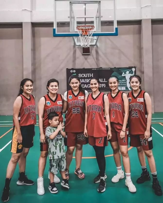 Maudy Koesnaedi ternyata jago basket © 2019 instagram.com