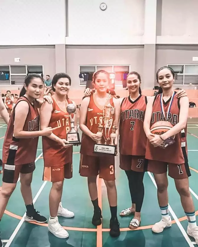 Maudy Koesnaedi ternyata jago basket © 2019 instagram.com