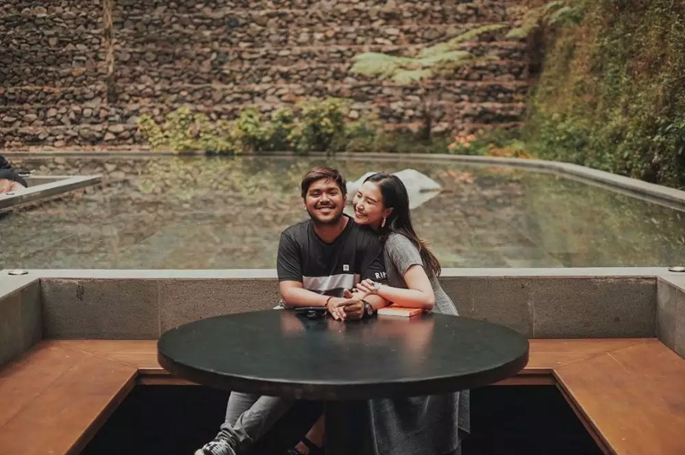 Ahmad Abdul melamar Artika Rustam © 2019 instagram.com Ahmad Abdul melamar Artika Rustam © 2019 instagram.com