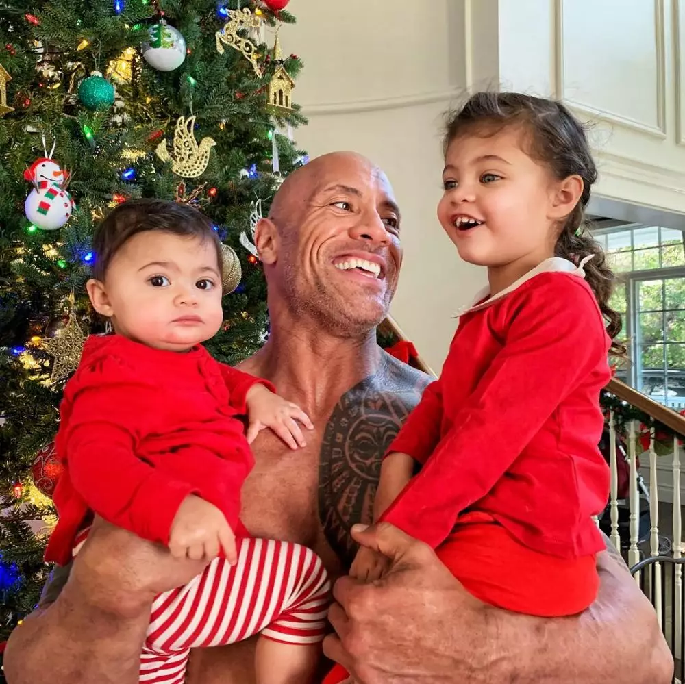 Potret The Rock saat momong anak Instagram/@therock