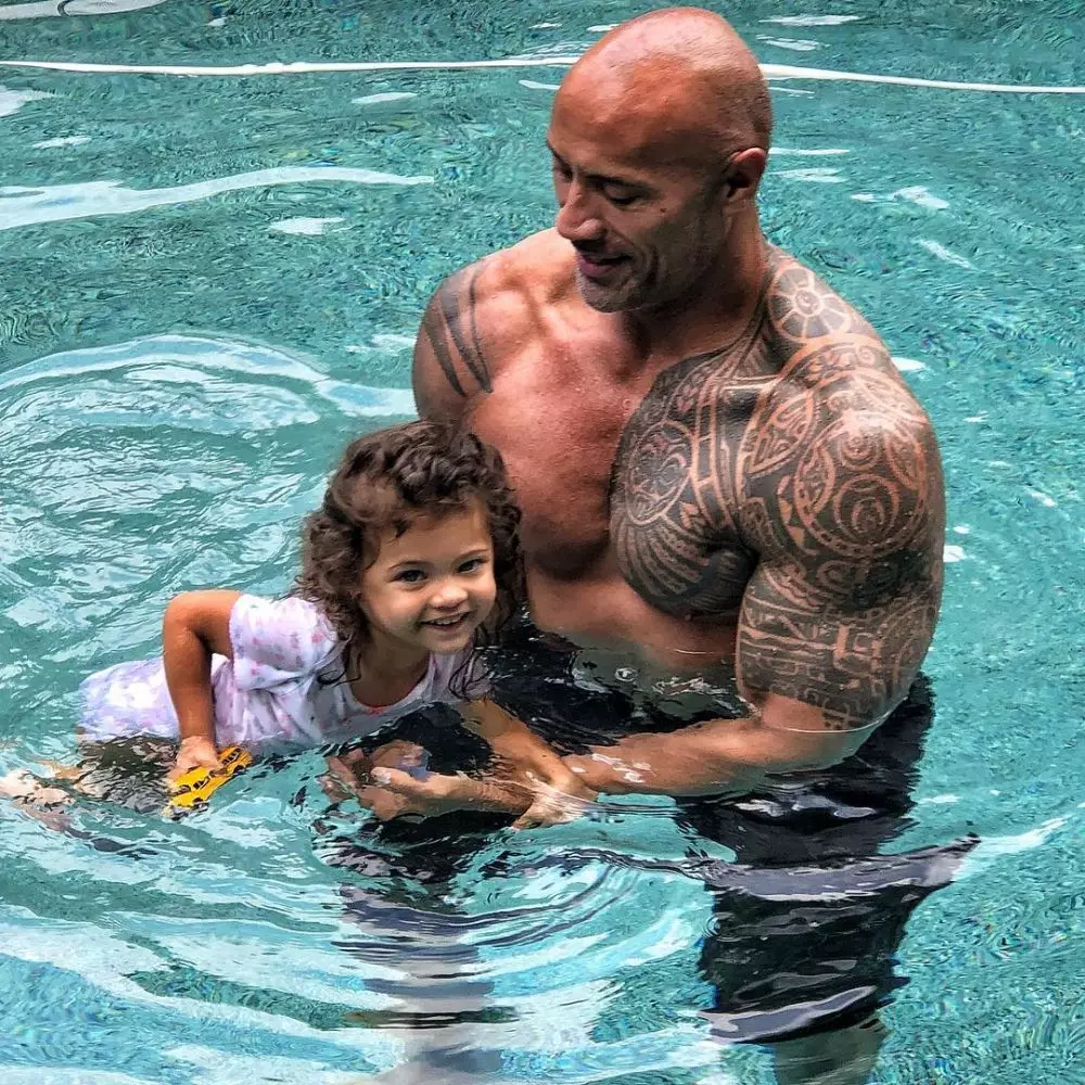 Potret The Rock saat momong anak Instagram/@therock
