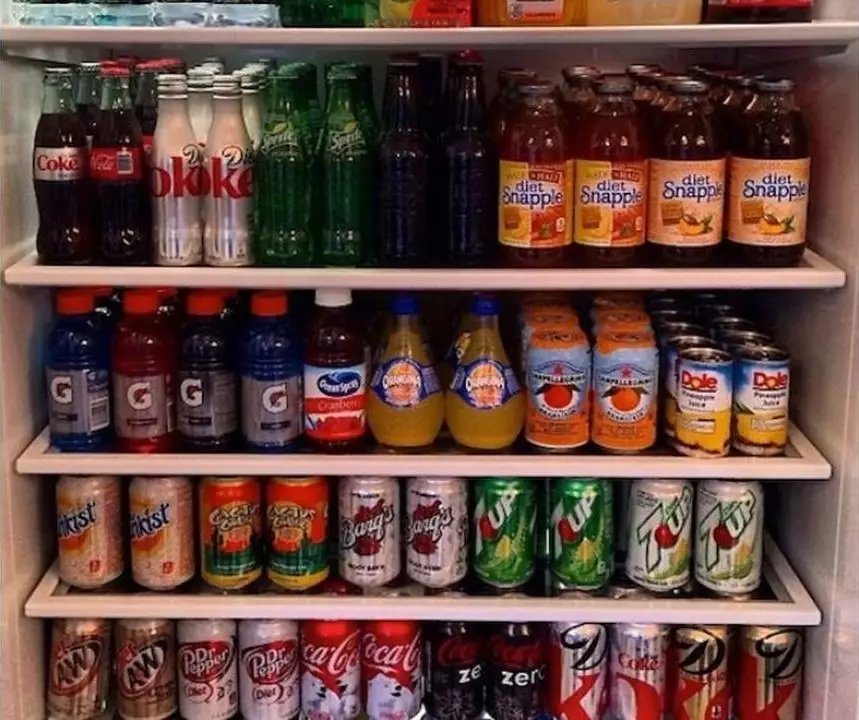 6 Penampakan kulkas seleb Hollywood, isinya bikin melongo © 2019 berbagai sumber 6 Penampakan kulkas seleb Hollywood, isinya bikin melongo © 2019 berbagai sumber