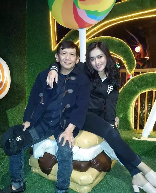 Komedian ini nikahi pasangan beda usia 30-an tahun Instagram 