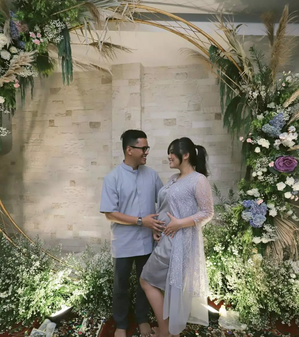 6 Potret tasyakuran kehamilan Tipang istri Arief Muhammad © 2019 instagram.com