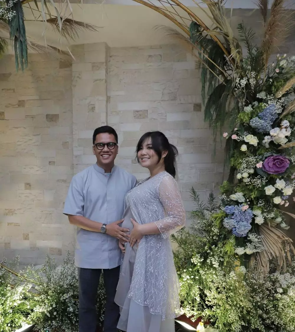 6 Potret tasyakuran kehamilan Tipang istri Arief Muhammad © 2019 instagram.com