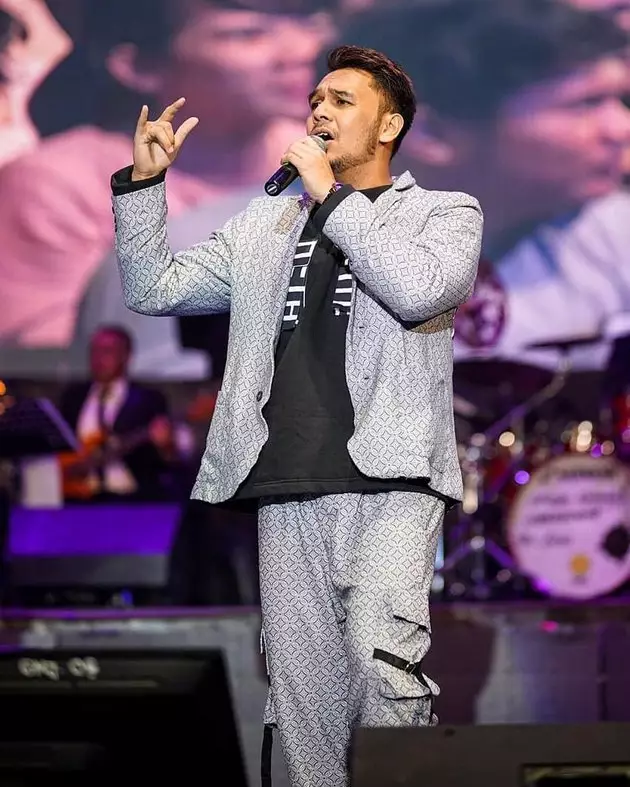 7 Potret terbaru Igo jaura Indonesian Idol 2010, manglingi © 2019 instagram.com 7 Potret terbaru Igo jaura Indonesian Idol 2010, manglingi © 2019 instagram.com