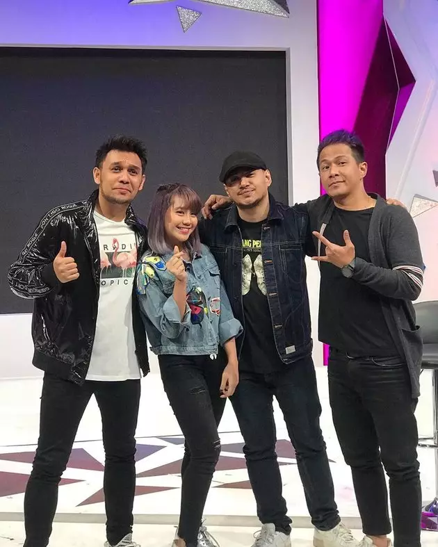 7 Potret terbaru Igo jaura Indonesian Idol 2010, manglingi © 2019 instagram.com 7 Potret terbaru Igo jaura Indonesian Idol 2010, manglingi © 2019 instagram.com