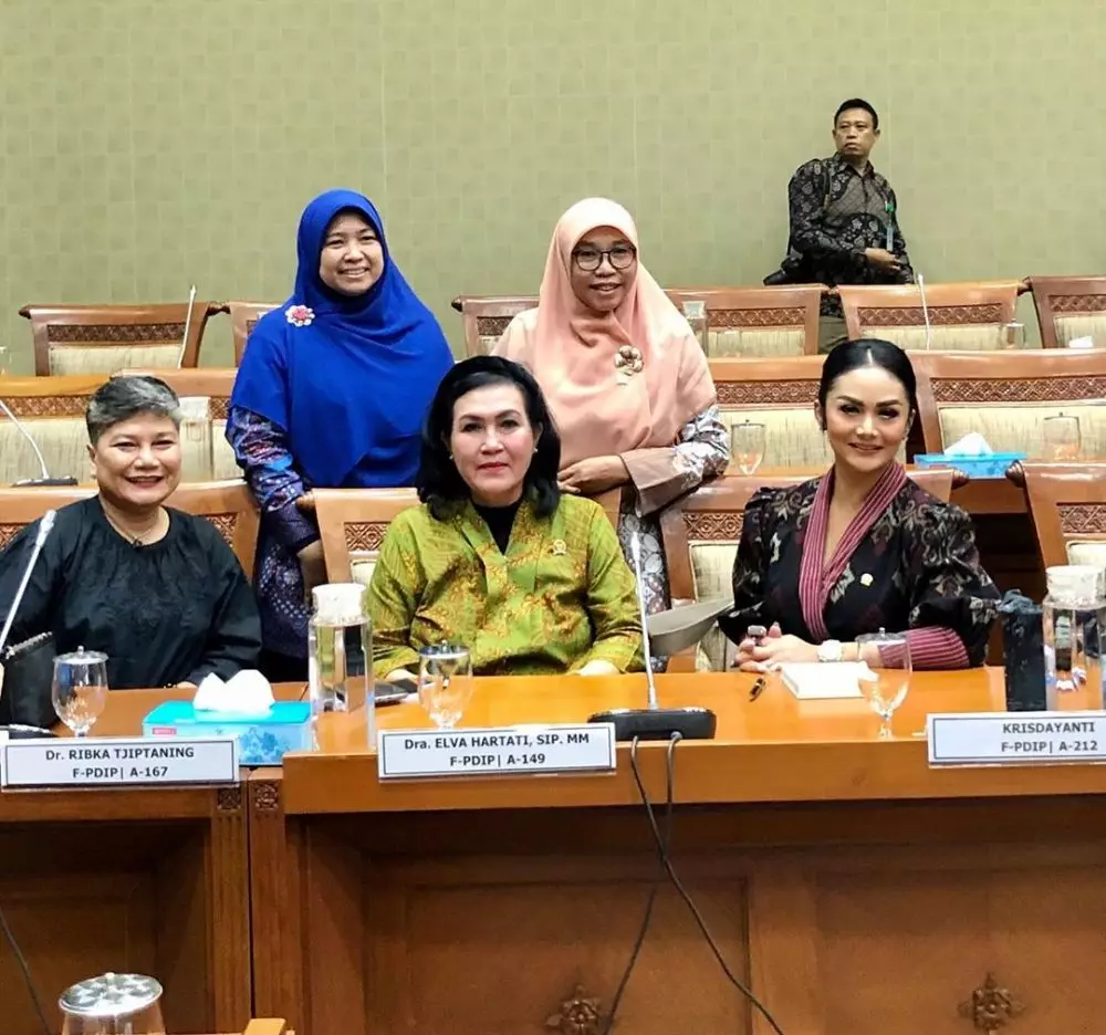 seleb ngantor dpr © 2019 brilio.net