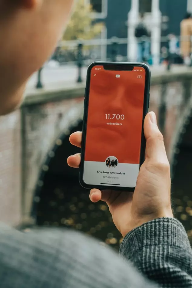 Perbedaan Instastories dan YouTube Stories © 2019 brilio.net