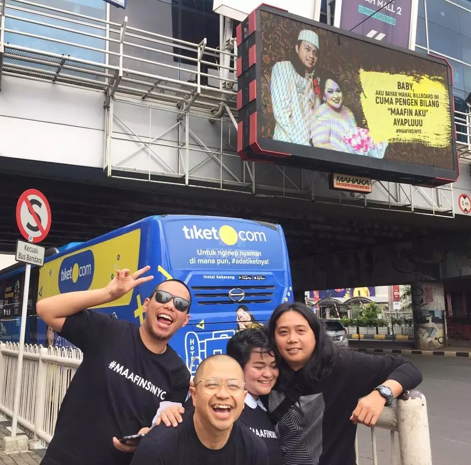 Pasang billboard permintaan maaf, aksi Sinyo Esperanza viral © 2019 instagram.com