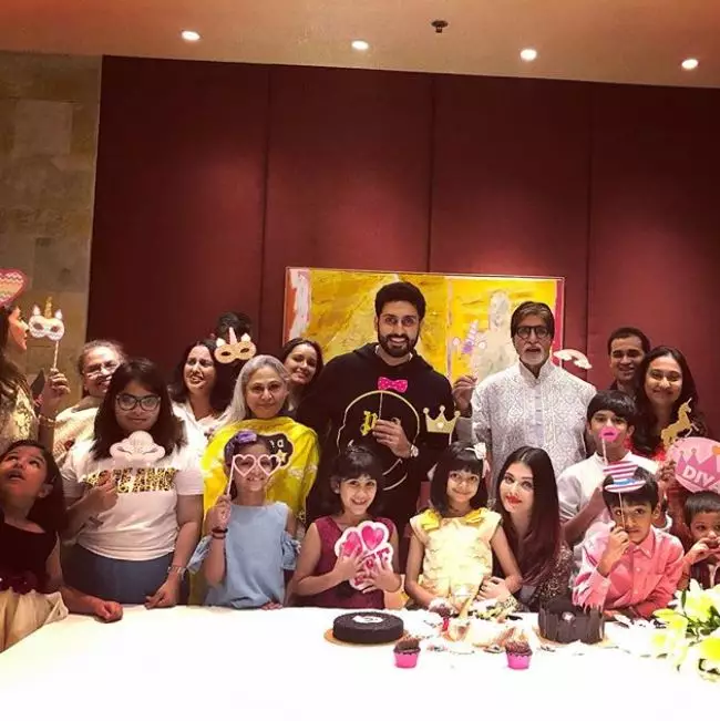 potret anak aishwarya rai  Instagram