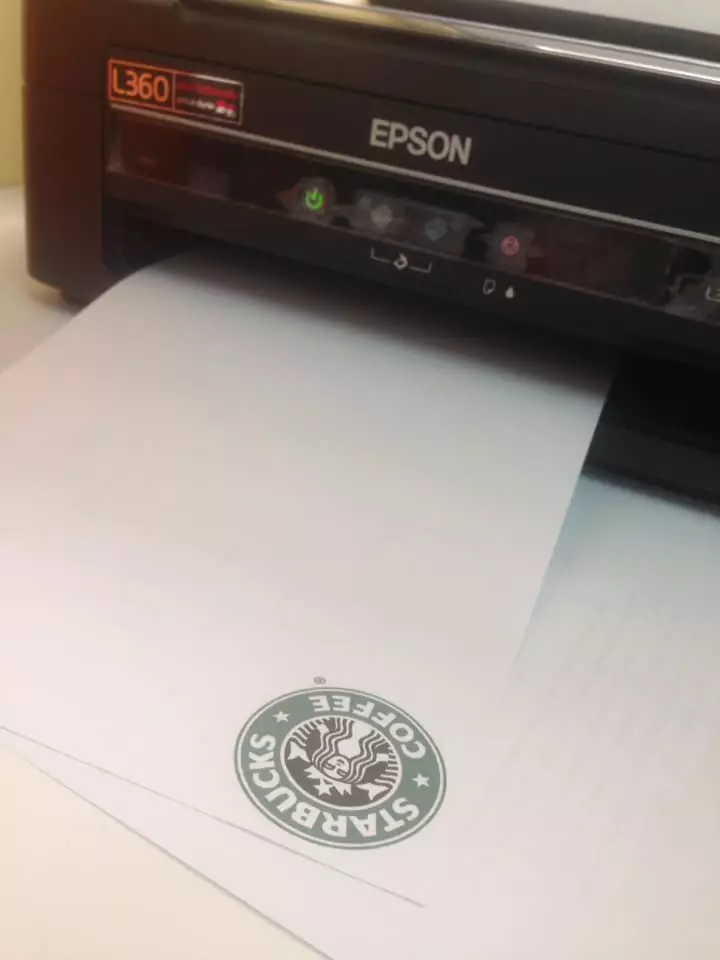 tutorial nyeleneh starbucks sobat misqueen © Facebook/awankwunk tutorial nyeleneh starbucks sobat misqueen © Facebook/awankwunk