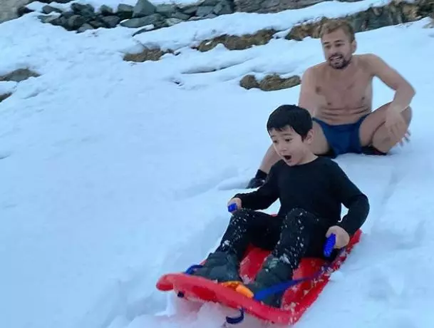 raffi ahmad main salju  Instagram