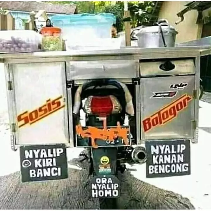 pasrah sama keadaan lucu sedih ketawa © berbagai sumber