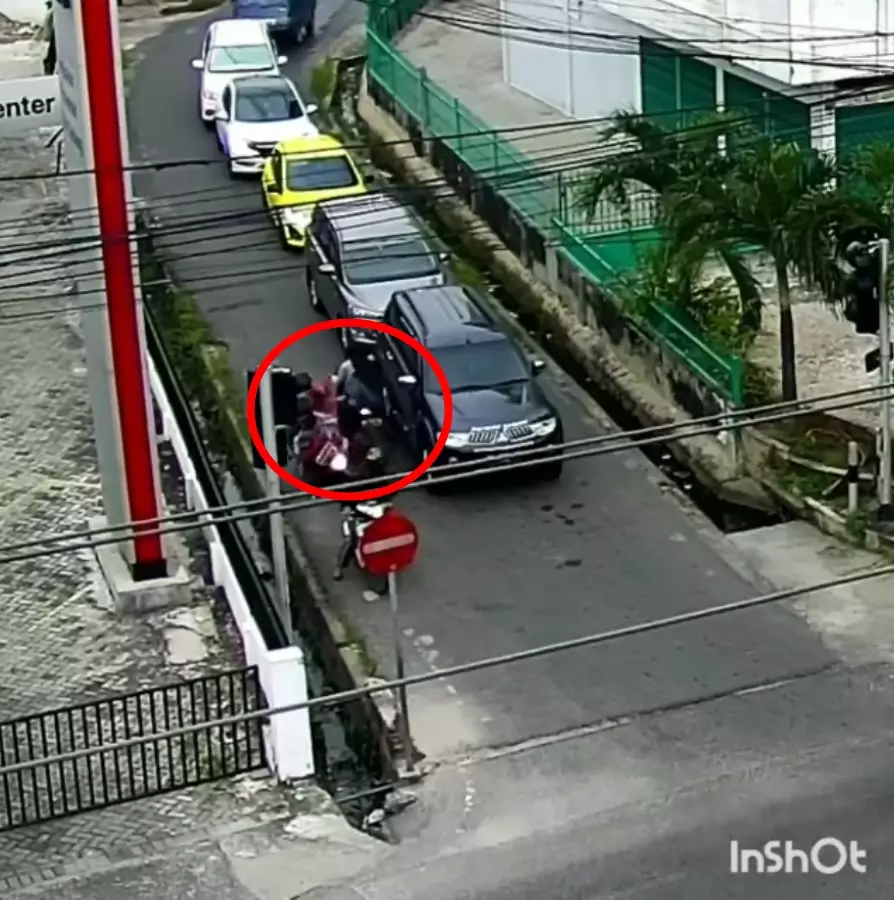 detik-detik lawan arus celakai lain © Facebook/kandabaik detik-detik lawan arus celakai lain © Facebook/kandabaik