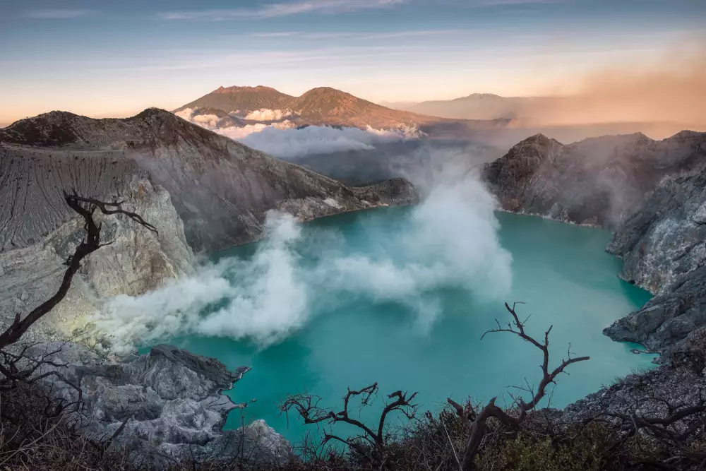 5 Fakta di balik keelokan Gunung Ijen, blue fire jadi primadona shutterstock.com