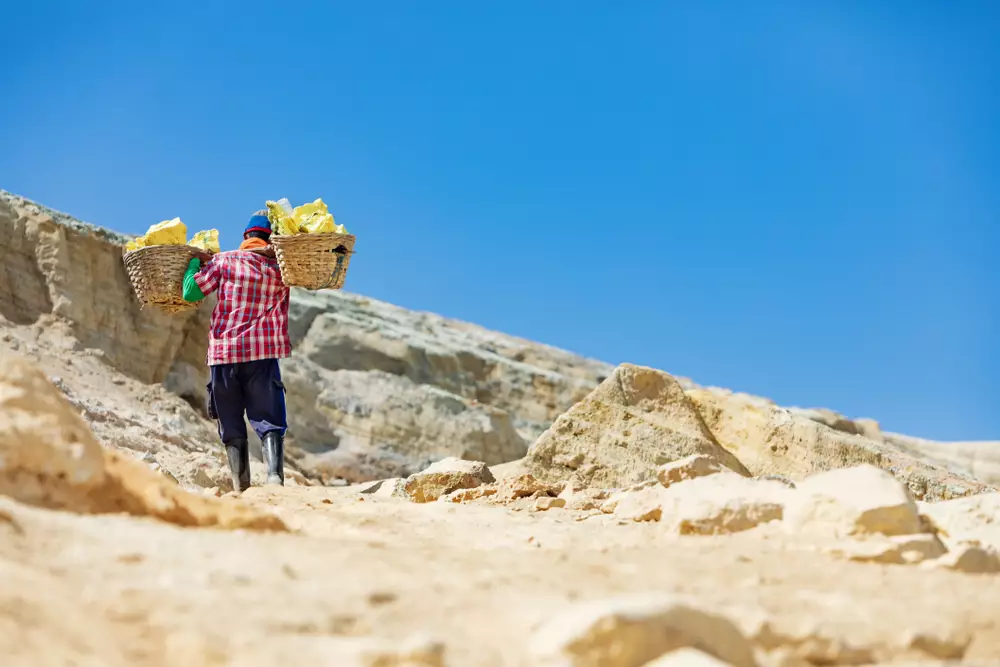 5 Fakta di balik keelokan Gunung Ijen, blue fire jadi primadona shutterstock.com