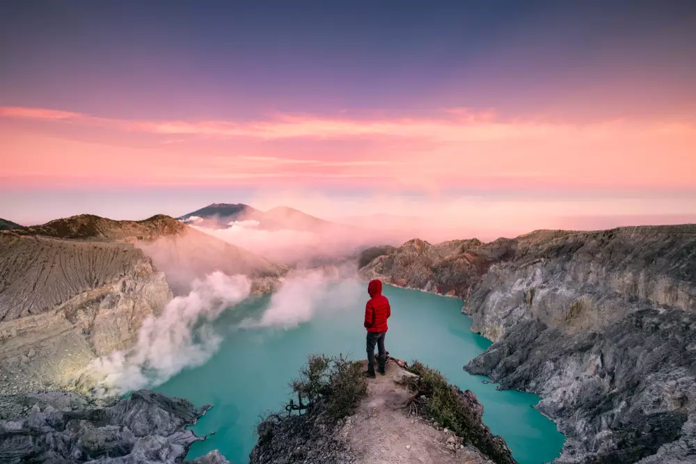5 Fakta di balik keelokan Gunung Ijen, blue fire jadi primadona shutterstock.com