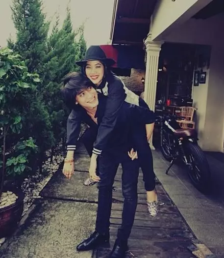 7 Potret kedekatan Kevin Aprilio & Widi, akui seperti suami istri © 2019 instagram.com 7 Potret kedekatan Kevin Aprilio & Widi, akui seperti suami istri © 2019 instagram.com
