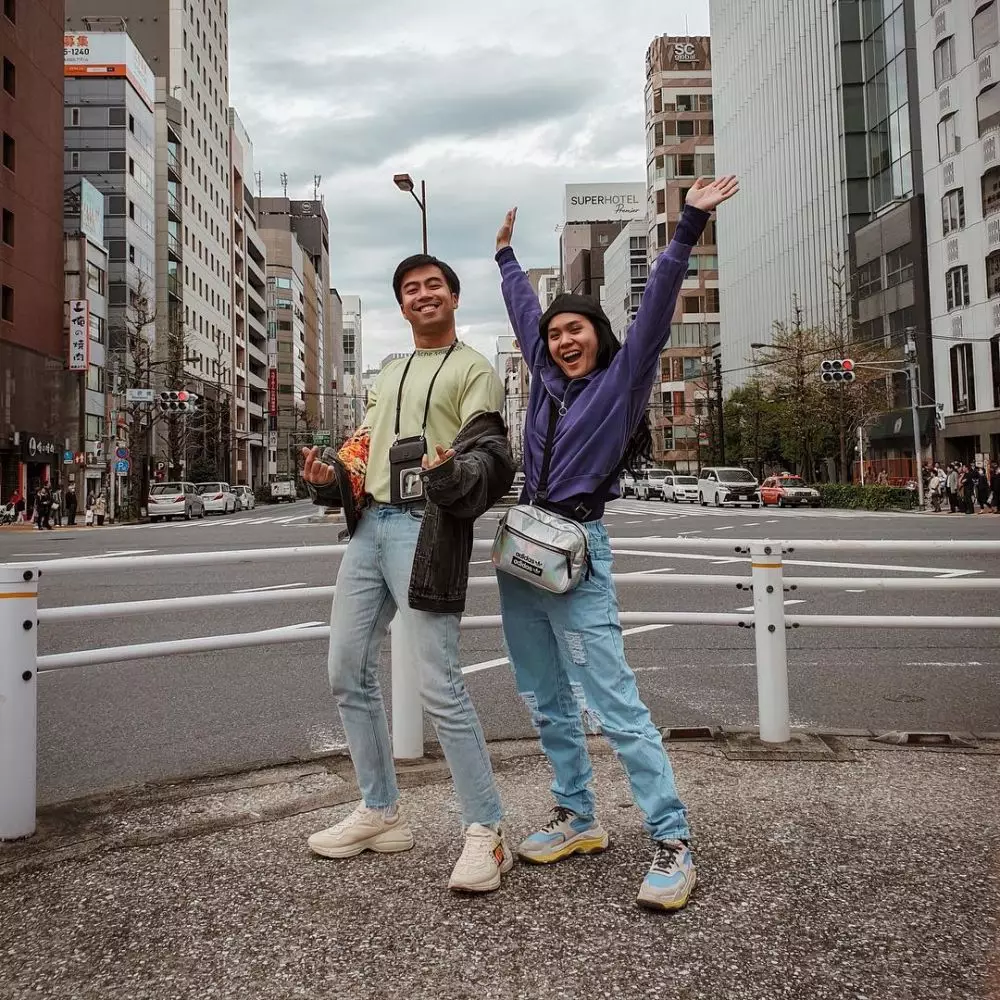 Kedekatan Vidi Aldiano dengan Sheryl Sheinafia © 2019 brilio.net Kedekatan Vidi Aldiano dengan Sheryl Sheinafia © 2019 brilio.net