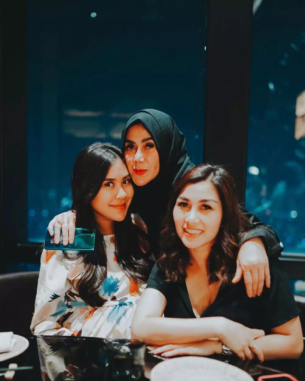 Unggahan seleb cantik Hari Ibu Instagram  Unggahan seleb cantik Hari Ibu Instagram